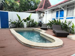 thumbnail: Front of property