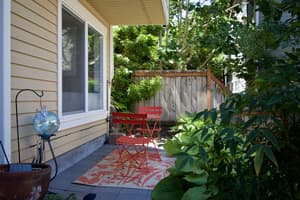 thumbnail: Exterior detail