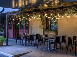 thumbnail: Bar (on property)