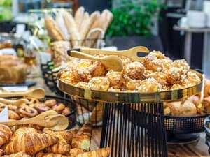 thumbnail: Breakfast area