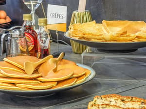 thumbnail: Breakfast area