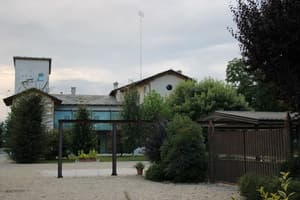 thumbnail: Exterior