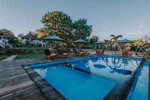 thumbnail: Front of property