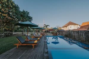 thumbnail: Front of property