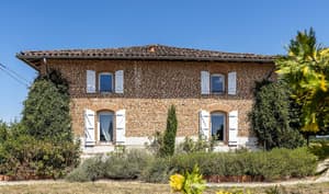 thumbnail: Front of property