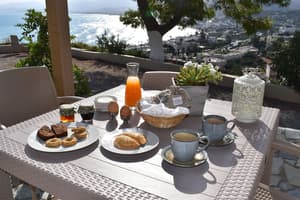 thumbnail: Outdoor dining