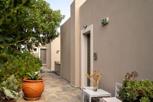 thumbnail: Exterior