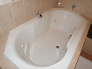 thumbnail: Jetted tub