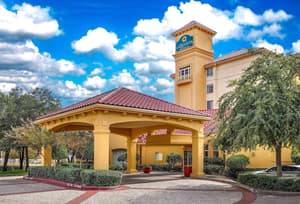 La Quinta Inn & Suites by Wyndham Dallas North Central