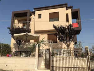thumbnail: Front of property