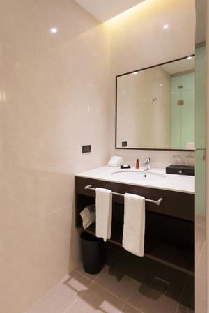 thumbnail: In-room business center