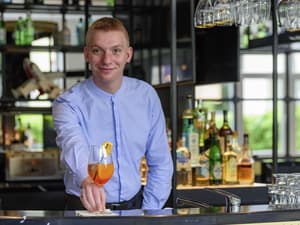 thumbnail: Bar (on property)