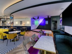 thumbnail: Bar (on property)