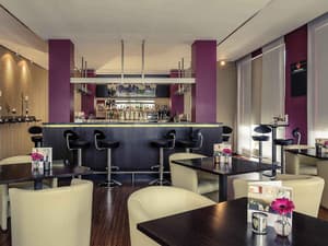 thumbnail: Bar (on property)