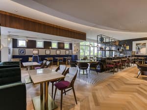 thumbnail: Bar (on property)