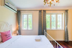 thumbnail: Interior detail
