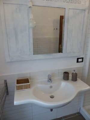 thumbnail: Bathroom sink