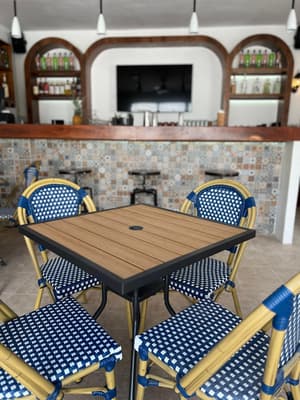 thumbnail: Bar (on property)