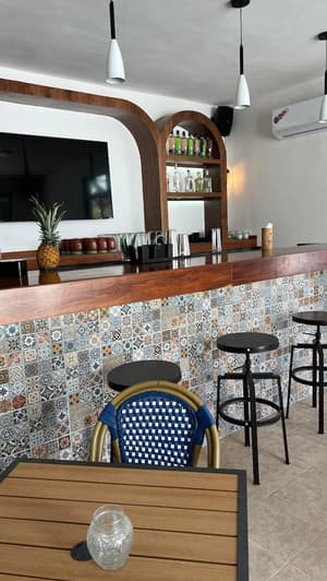 thumbnail: Bar (on property)