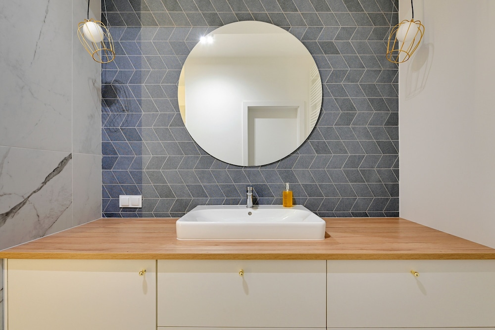 Bathroom sink