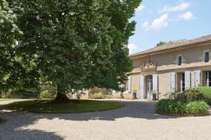 thumbnail: Front of property