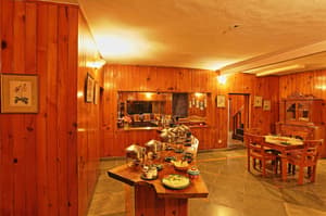 thumbnail: Restaurant