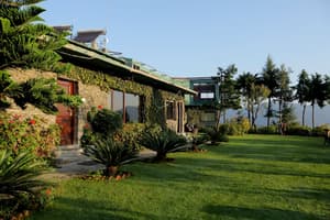 thumbnail: Front of property