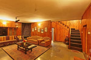 thumbnail: Lobby sitting area