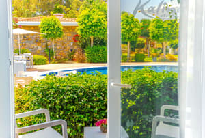 thumbnail: Front of property
