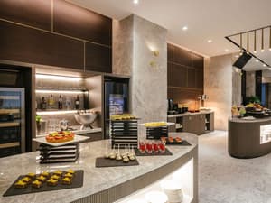 thumbnail: Bar (on property)