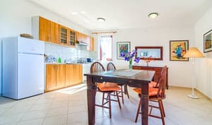 thumbnail: In-room dining