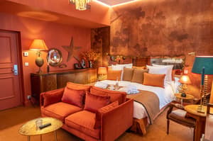 thumbnail: Bar (on property)