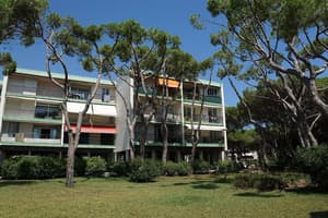 thumbnail: Front of property