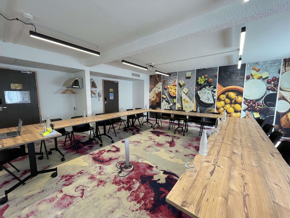 Meeting facility