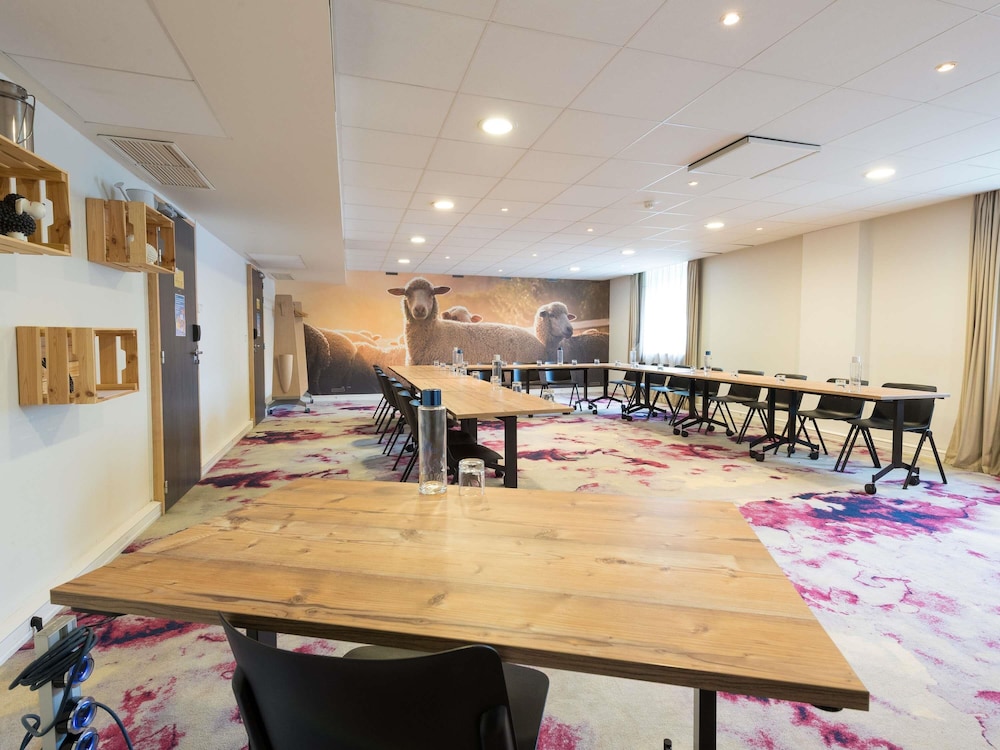Meeting facility