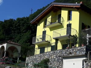 thumbnail: Front of property