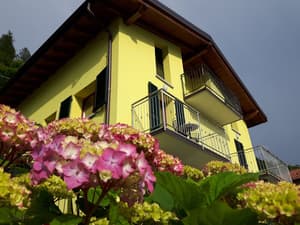 thumbnail: Front of property