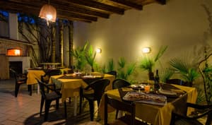 thumbnail: Outdoor dining