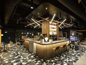 thumbnail: Bar (on property)