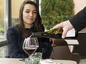 thumbnail: Bar (on property)