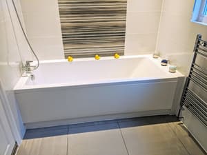 thumbnail: Deep soaking bathtub