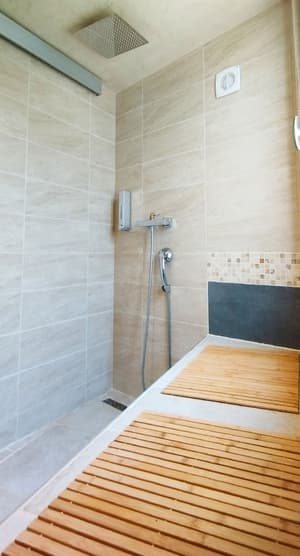 thumbnail: Bathroom shower