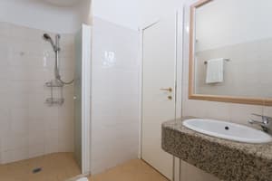 thumbnail: Bathroom shower