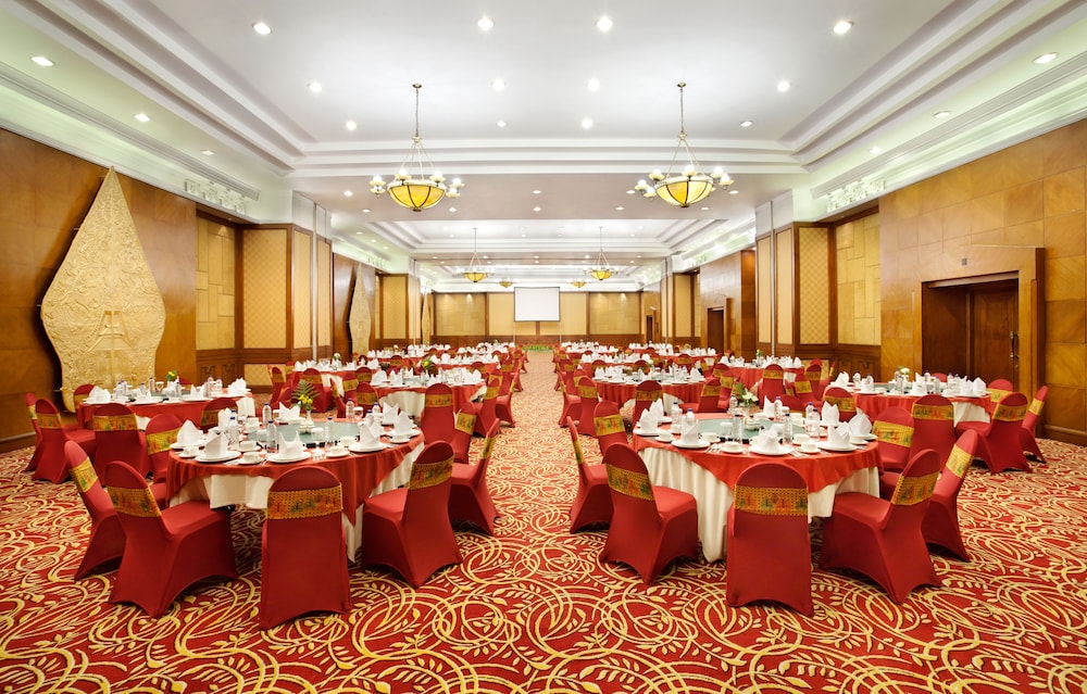 Banquet hall