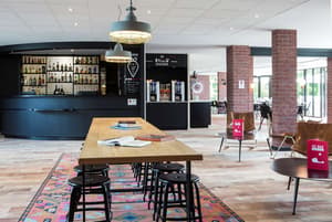 thumbnail: Bar (on property)