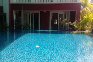 thumbnail: Outdoor pool
