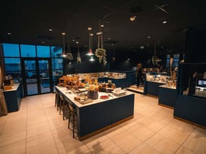 thumbnail: Breakfast area