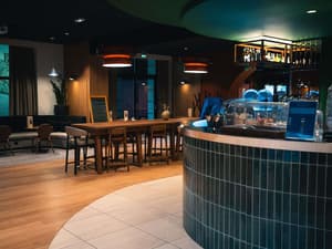 thumbnail: Bar (on property)