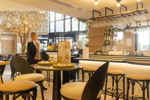 thumbnail: Bar (on property)