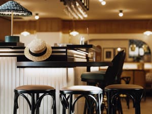 thumbnail: Bar (on property)